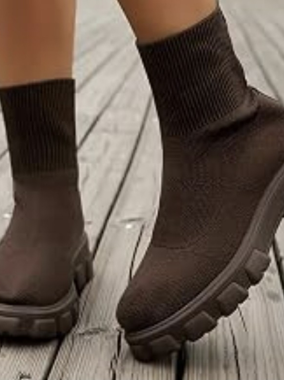 FOREVER 21 Brown Chelsea Ankle Boots 9 Sock Pull-On Knit Lug Chunky Sole